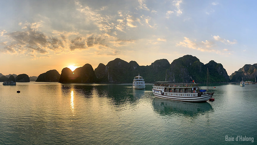 Baie d’Halong au lever du soleil