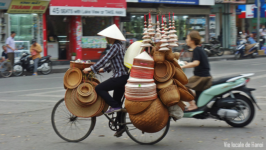 Vie-locale-Hanoi-vendeuse-panier-870