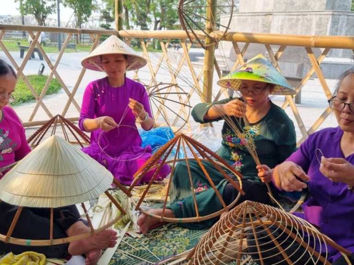Chapeau conique vietnamien - le charme du pays